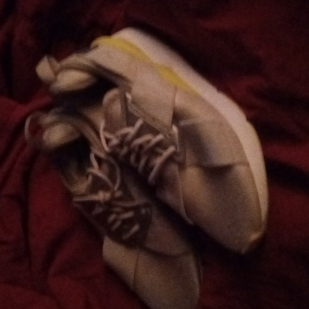 Women's puma running shoe